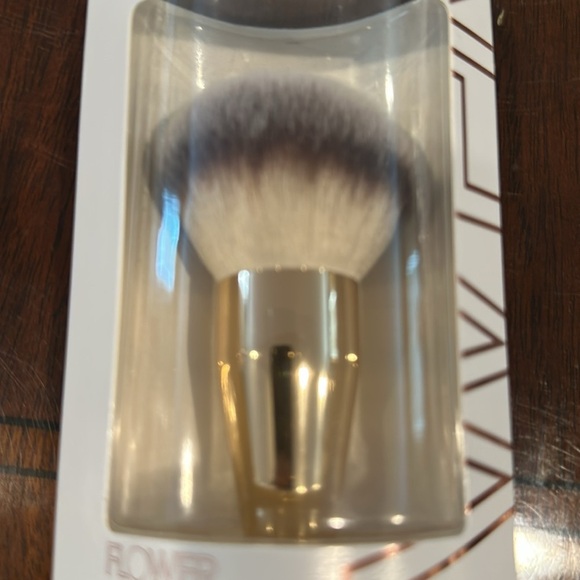 Flower Powder Setting Brush NIB - Picture 3 of 3